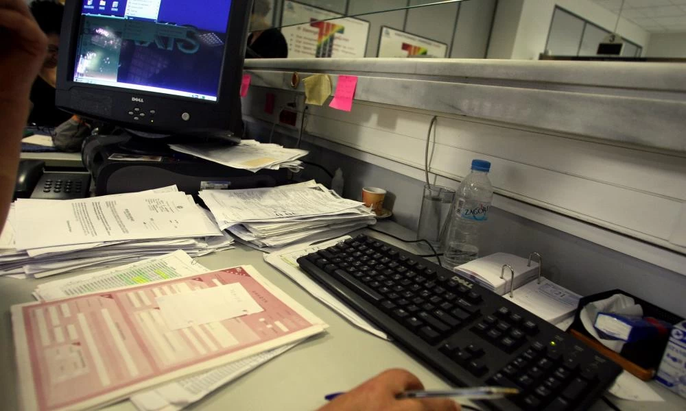 Εκπνέουν οι προθεσμίες για τις φορολογικές δηλώσεις με πολλούς να μην έχουν υποβάλλει